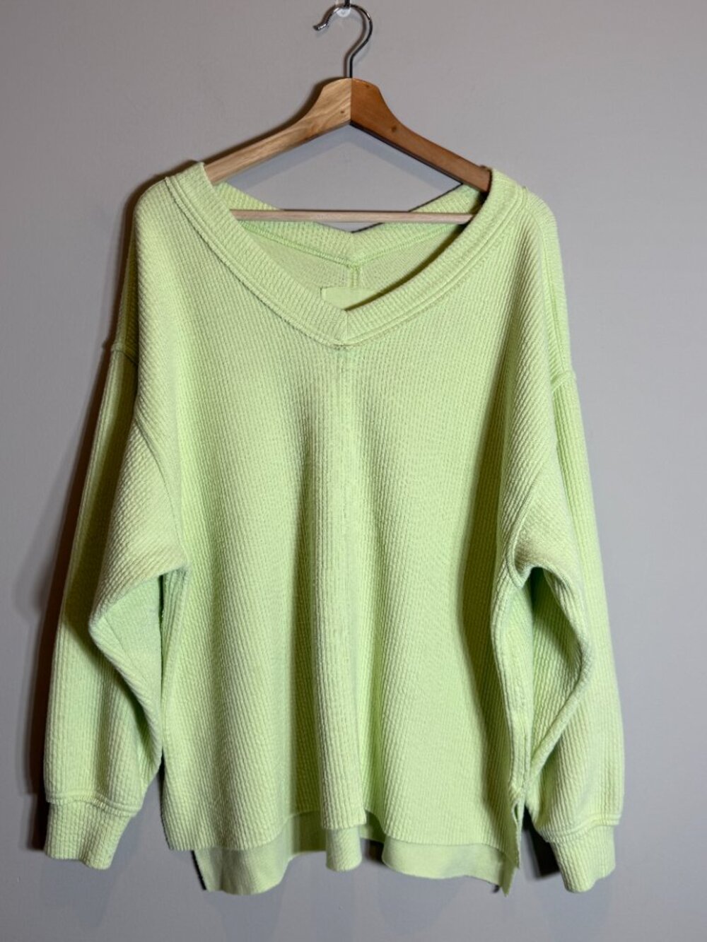 Aerie Wonder Textured V-Neck Sweatshirt Women's Small Green Glow Pullover Comfy - Picture 3 of 12
